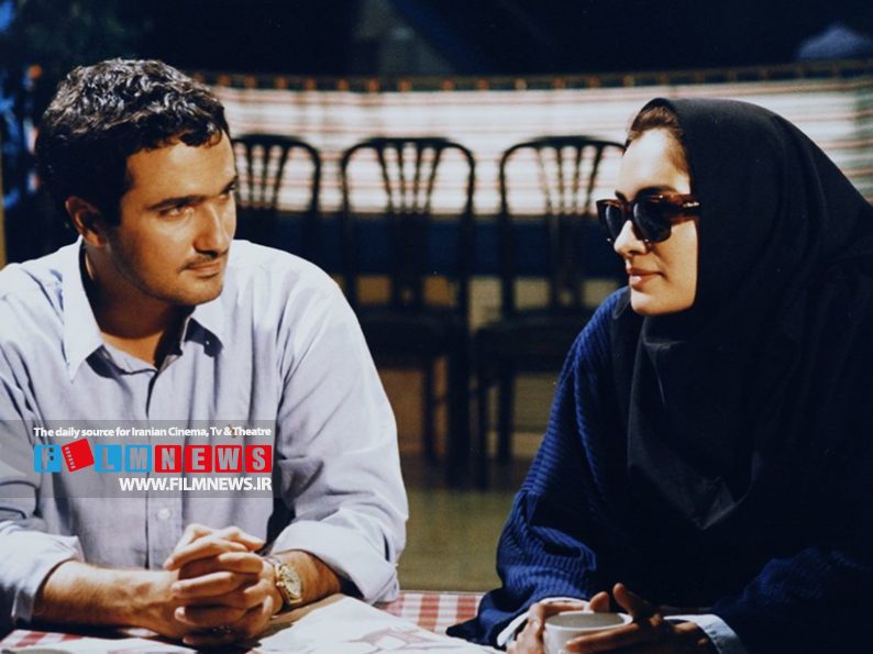 محمدرضا فروتن در بین بازیگران زن بیشترین همکاری را با میتراحجار داشته که آخرین آن فیلم «نیلگون» است.