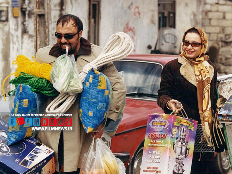 داستان فیلم «مصائب شیرین 2» در شهر لندن می‌گذرد. شهرها در فیلم‌های داودنژاد نقشی اساسی در شکل گیری قصه دارند.